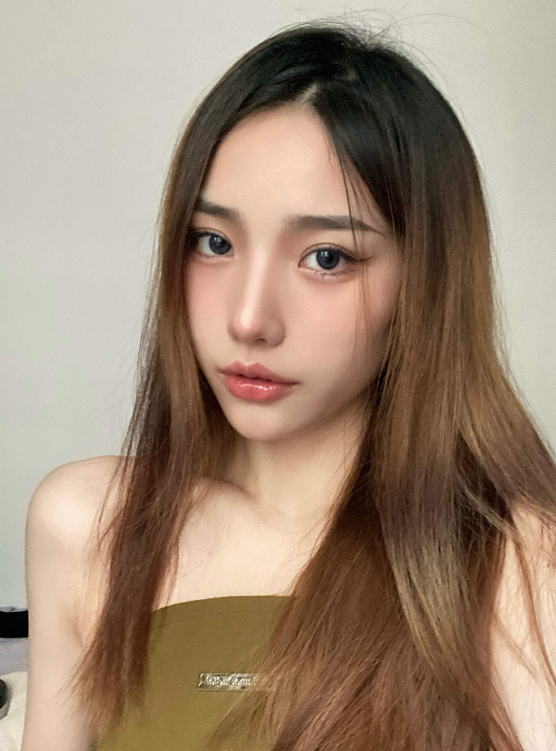A1149 照片767张 视频42个 中国女 高颜值美女 自拍多 自拍较多 户外日常 镜子自拍 穿搭 居家日常 生活场景丰富 视频包含实况Live 曝光度低