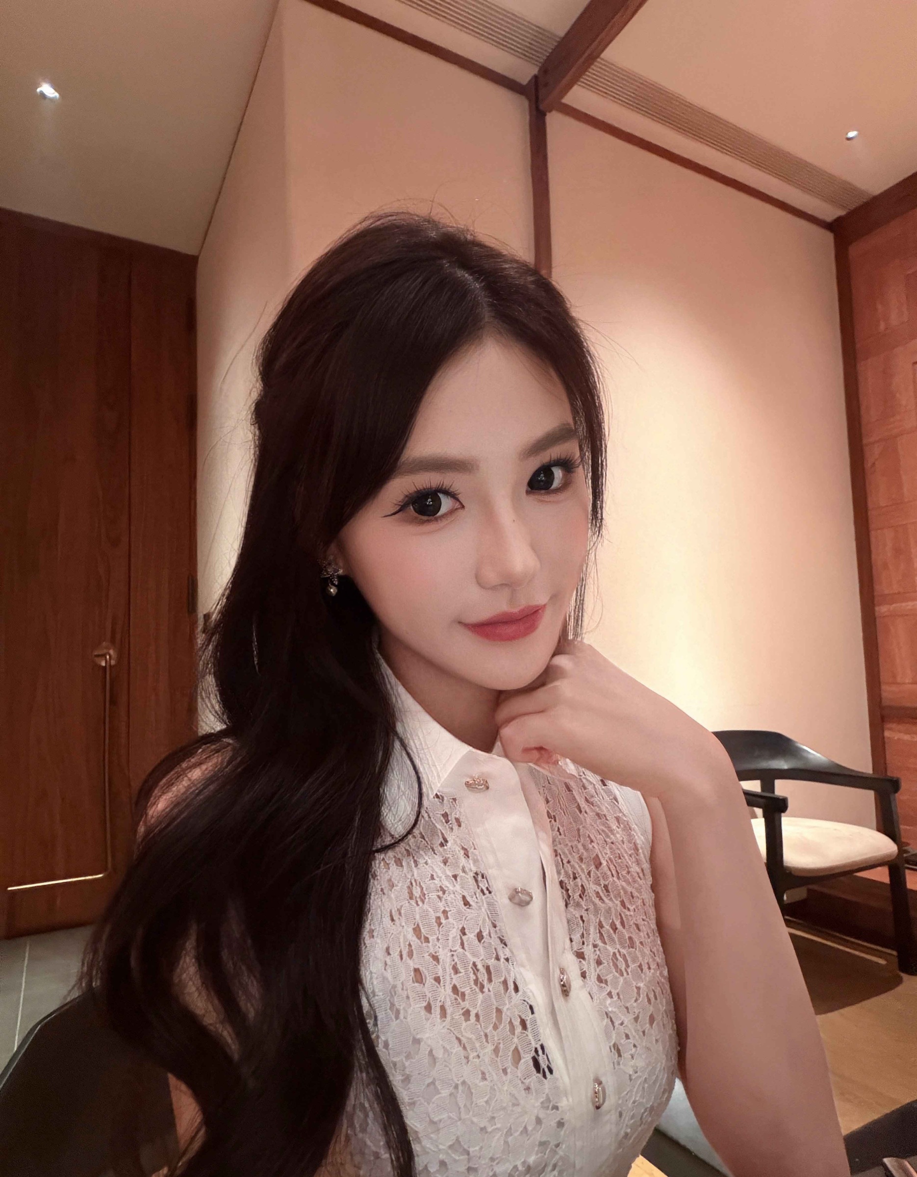 A1164 照片266张 视频70个 中国女 气质美女 户外日常 居家日常 美食 酒店度假 自拍较多 镜子自拍 穿搭 宠物 生活场景丰富 视频包含实况Live 曝光度底