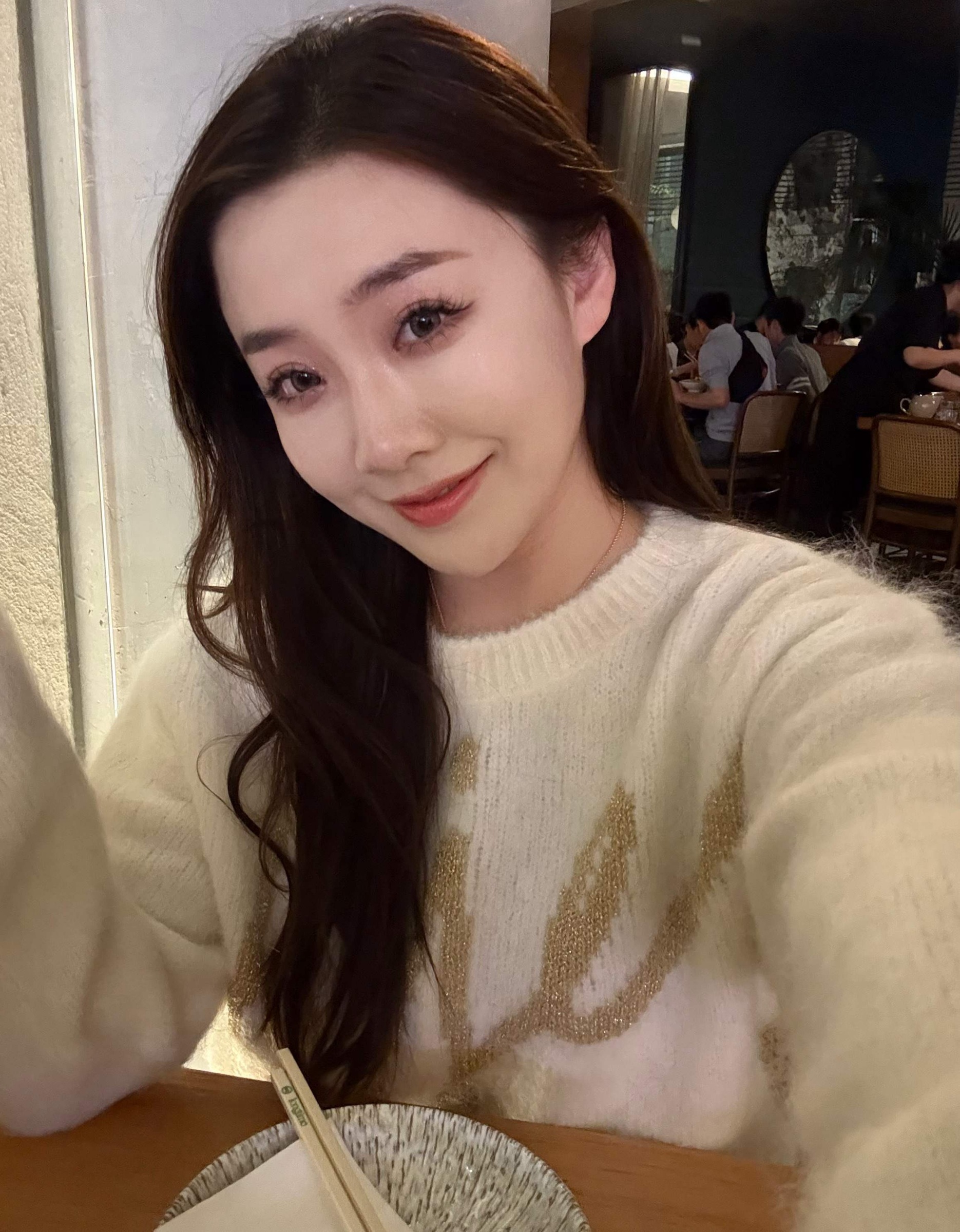 A1178 照片2197张 视频173个 中国女 气质成熟少妇美女 各地旅游 晚会 酒店度假 户外日常 自拍较多 旅游 居家日常 美食 生日照 海边 夜生活 穿搭 镜子自拍 生活场景丰富 视频包含实况