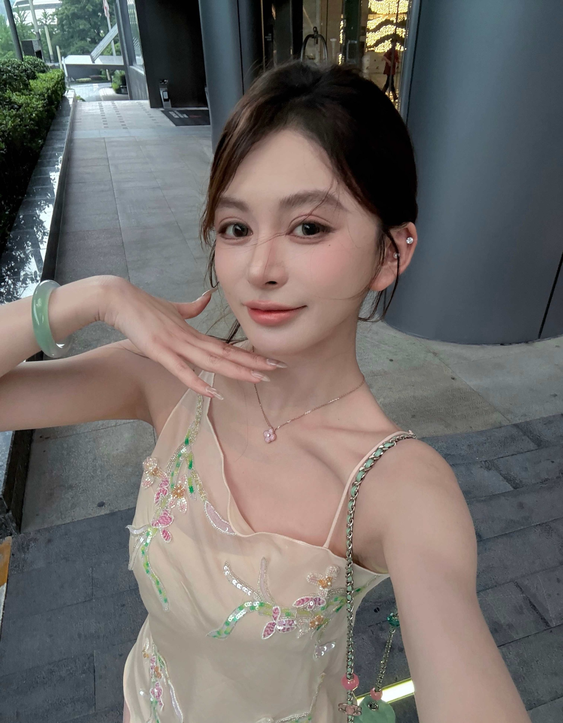 A1179 照片1475张 视频263个 中国女 气质成熟少妇 各地旅游 性感照 户外日常 居家日常 生日照 酒店度假 自拍较多 旅游 穿搭 美容护理 模特写真 镜子自拍 美食 珠宝 视频包含实况Li