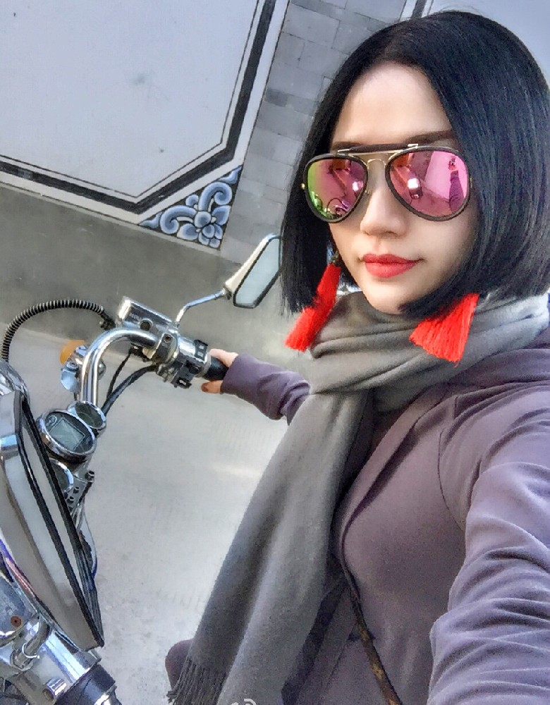 L050 图片1174张 视频2个 中国女 气质 短发 素颜真实无美颜无滤镜