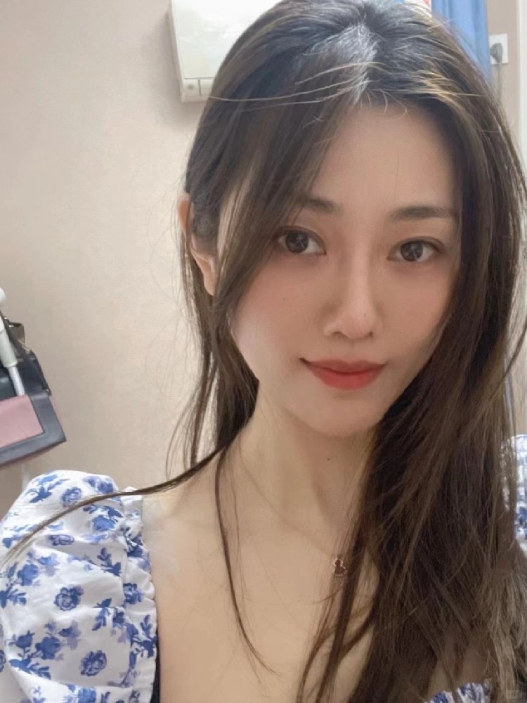 A078 照片215张 视频17个 中国女 白富美 旅游 美食 生活 属性：少妇、美女、真实