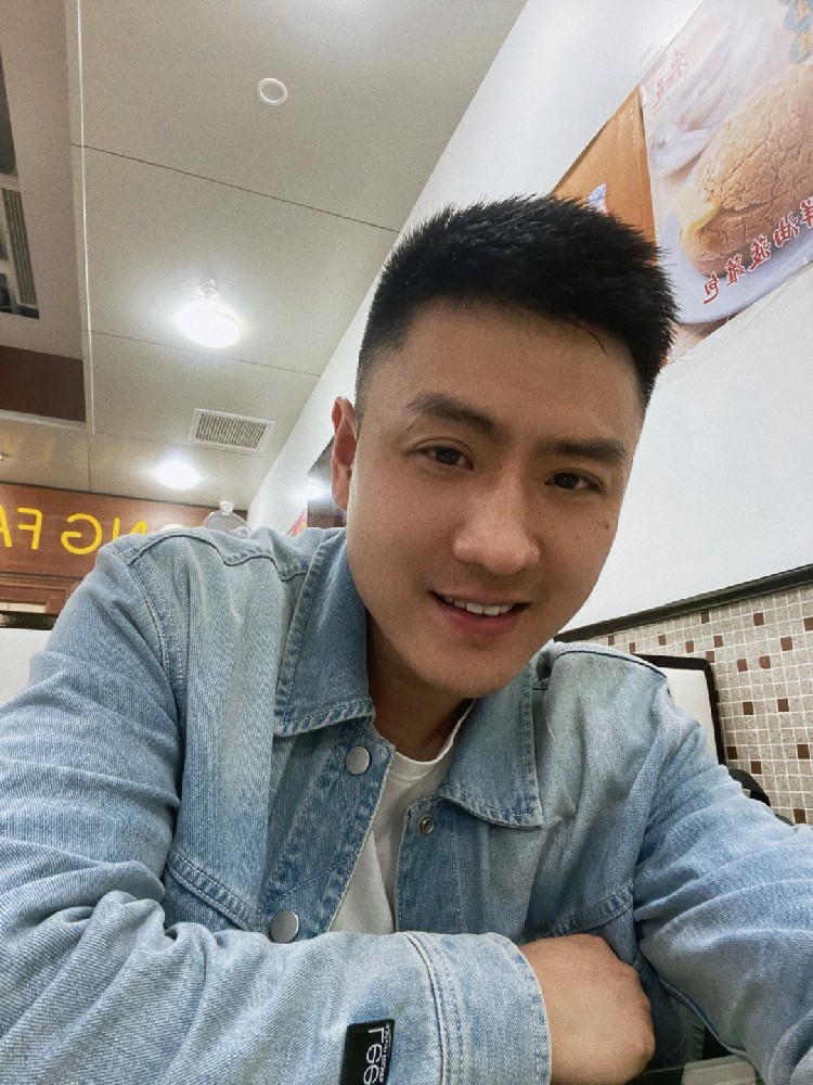 B015 照片1715张 视频43个 中国男 真实帅哥 旅游 健身 美食 日常生活