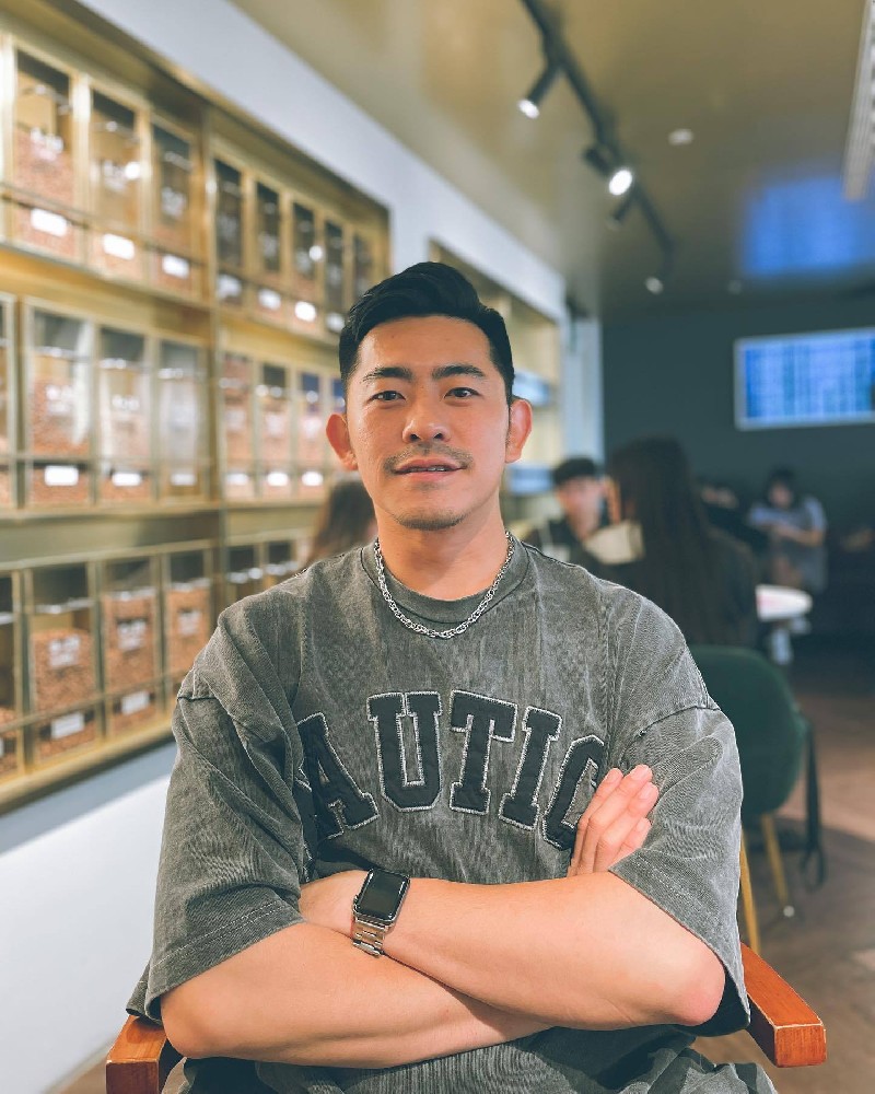 D307 照片865张 视频10个 台湾 30+轻熟帅哥  生活日常  户外 朋友聚会 旅游 爬山 自拍多