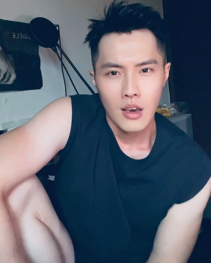 D388 照片1188张 视频344个 台湾 男 健身肌肉男 日常 生活 旅游 有大量日常健身视频和照片