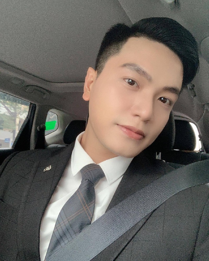 D406 照片272张 视频9个 越南 帅哥气质男 医生 主持人 工作照 日常 健身