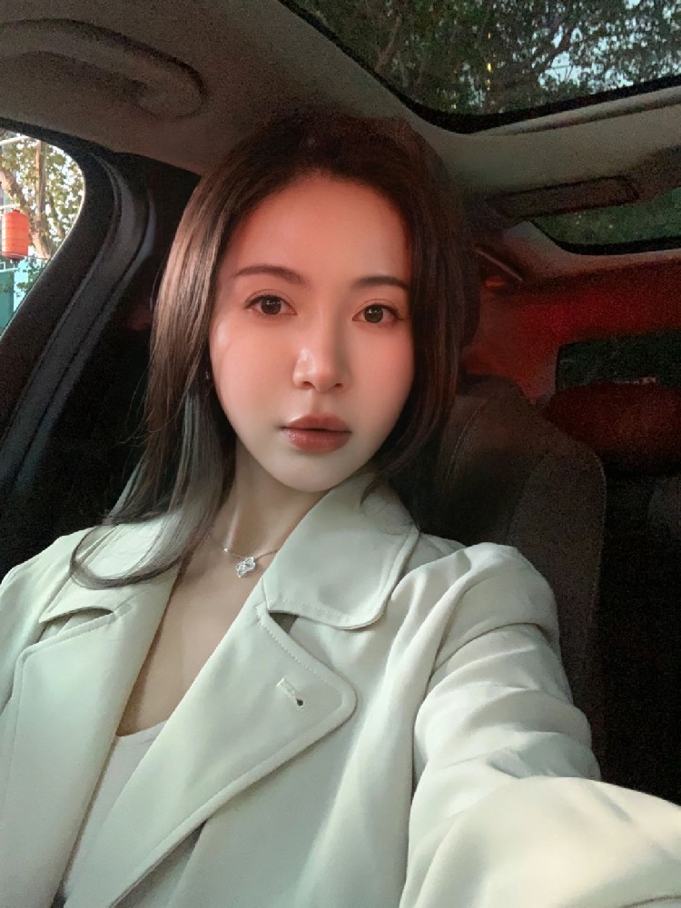 A305 照片412张 视频29个 中国女 气质少妇 自拍多 生活日常 健身 旅游