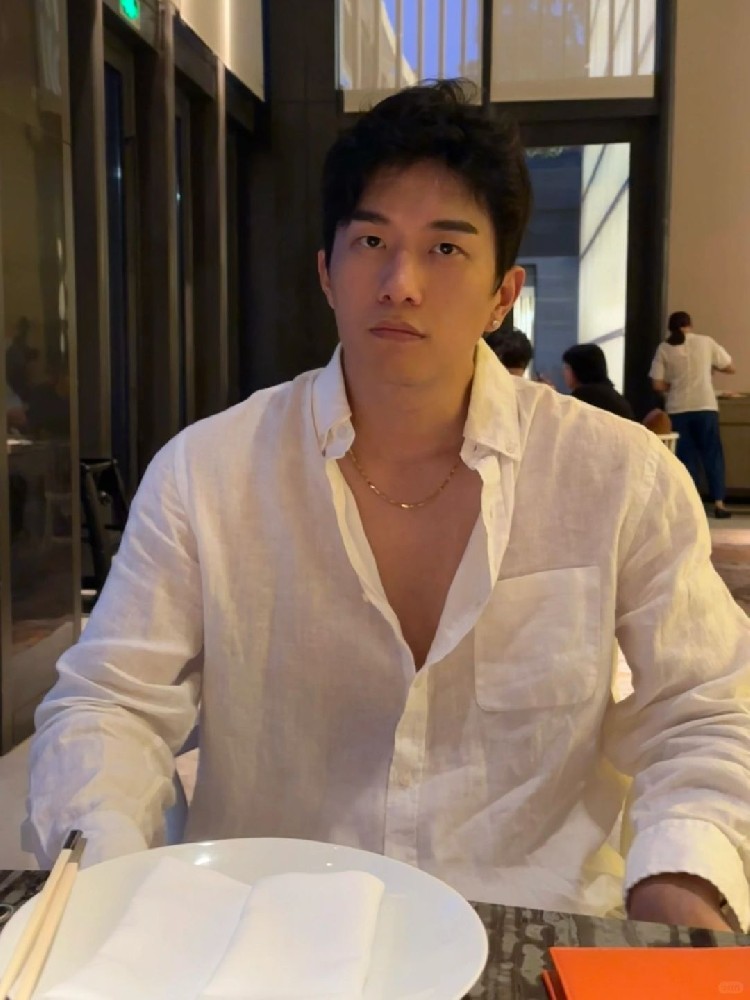 D473 照片158张 视频15个 中国男 气质 正装