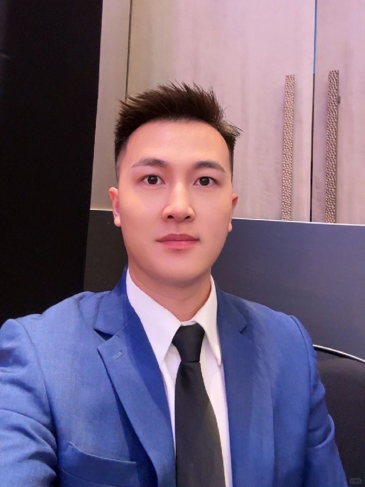 D482 照片397张 视频23个 中国男 公司老板 生活日常 旅游 健身 有正装