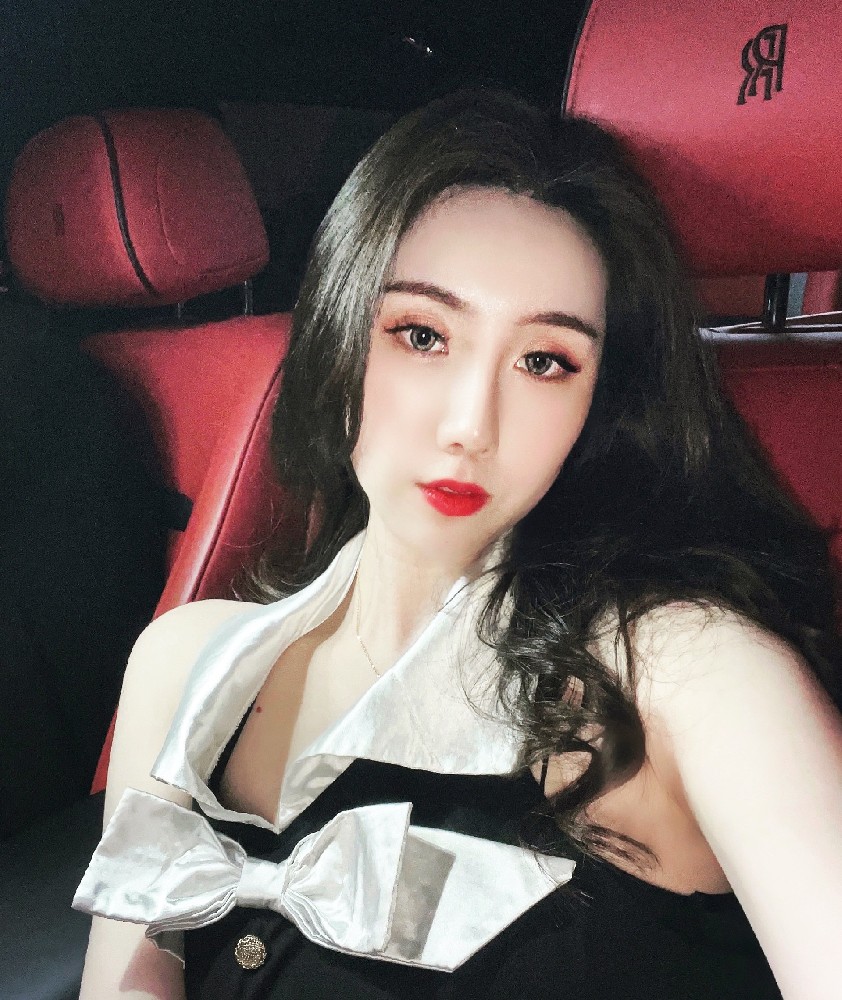 A324 照片1637张 视频42个 中国女 气质富婆 生活日常 旅游 高尔夫 劳斯莱斯 游艇 高端聚会