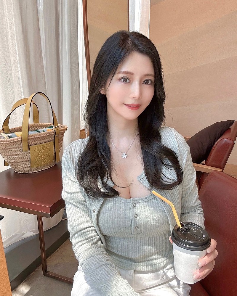 A337 照片1949张 视频10个 日本 成熟气质美女 生活日常 旅游 健身 美食