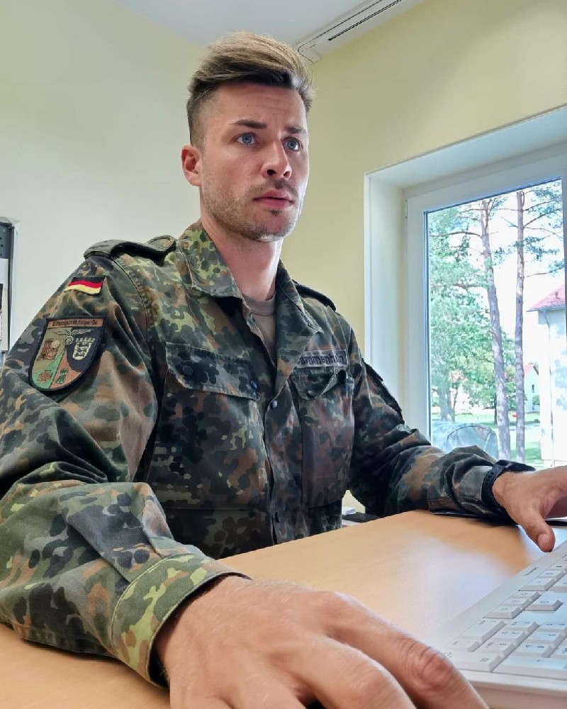 D534 照片1924张 视频158个 德国 男 军装 生活日常 旅游 健身