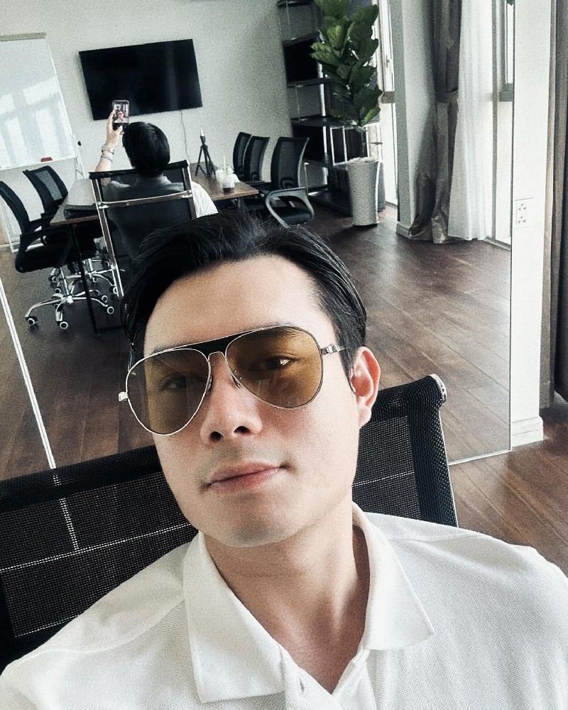 D538 照片526张 视频16个 越南 成熟气质男 有正装