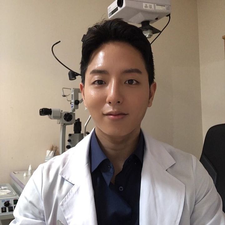 D578 照片213张 视频7个 韩国 年轻男医生 生活日常 工作 健身锻炼 旅游