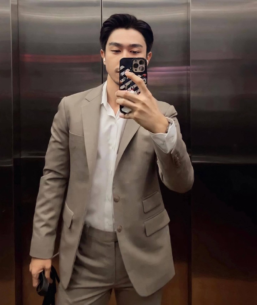 D631 照片2645张 视频36个 泰国 有生活素材  有正装素材  飞行员  游玩素材 睡前自拍素材 家里自拍素材  朋友聚餐素材 等