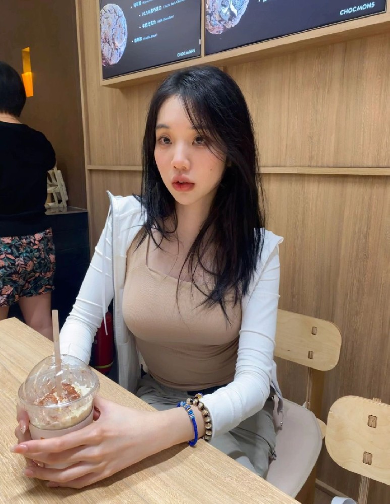 A383 照片222张 视频129个 中国女 普通小姐姐 生活日常 旅游 视频多