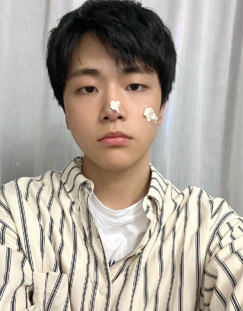 D672 照片137张 视频12个 中国男 日常普通小奶狗