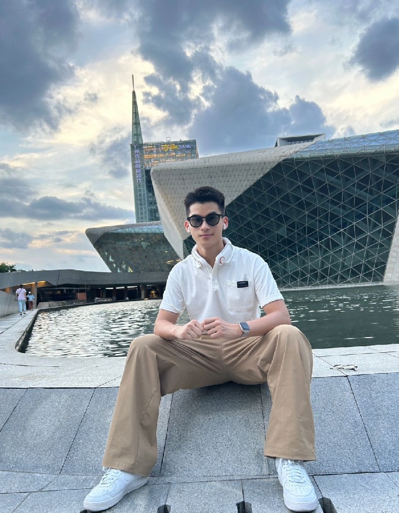 D678 照片779张 视频15个 中国男 年轻帅哥 生活日常 旅游