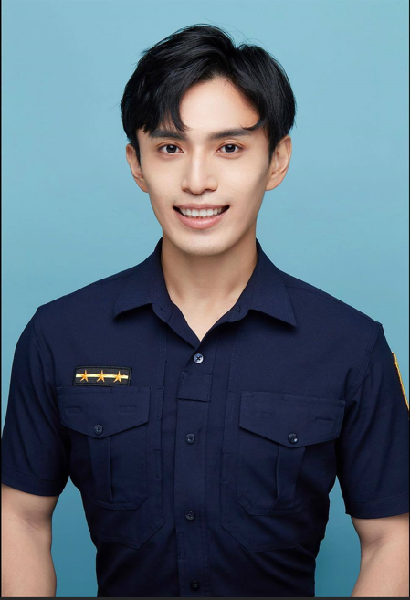 D692 照片867张 视频73个 台湾 警察 有自拍视频 有警队合拍照片  有跆拳道照片素材 自拍照片 跆拳黑帶4段🥋柔道黑帶 上班照片素材都是有的有游玩照片等素材