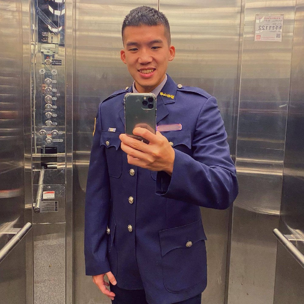 D693 照片890张 视频21个 台湾 有自拍视频 有风景美食旅游素材 居家睡前照片 都是有的  有自拍视频  家里自拍 家人团聚照片 工作照片 健身素材等诸多素材