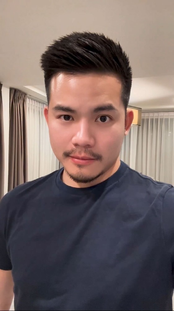 D701 照片698张 视频94个 泰国 成熟男帅哥 生活日常 滑雪 潜水 旅游 自拍 有冬装