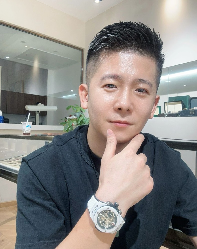 D732 照片514张 视频94个 中国男 气质帅哥 生活日常 旅游健身