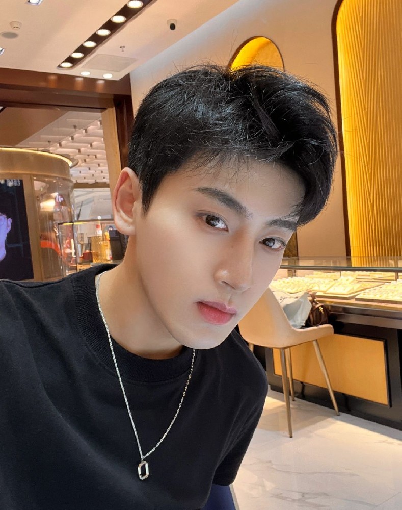 D740 照片119张 视频63个 中国男 奶狗 年轻帅哥 腹肌 视频多