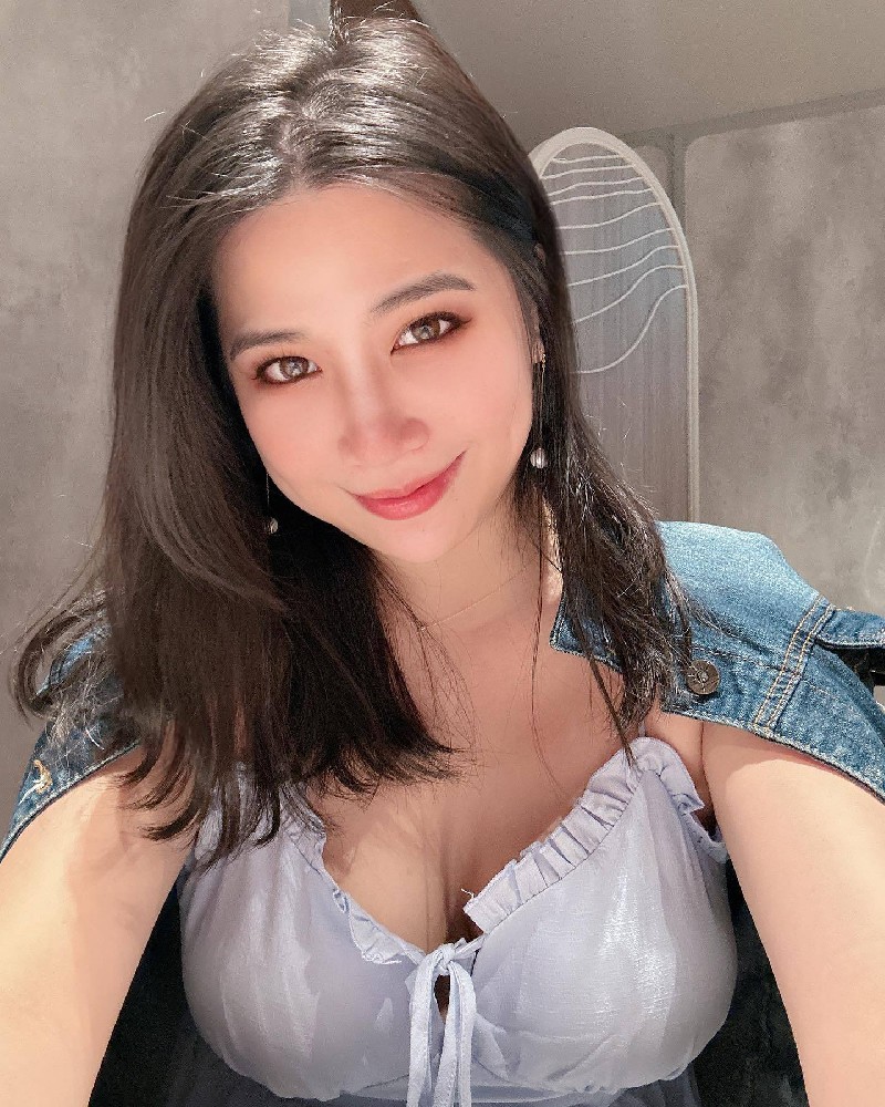 A408 照片2471张 视频96个 台湾 成熟气质大胸美女 少妇 生活日常 旅游健身