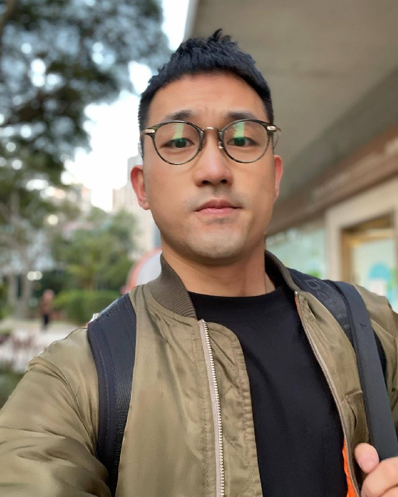 D769 照片1331张 视频103个 香港 小提琴老师 生活日常 旅游健身 较多带学生练习小提琴素材，与同事和好友的互动合拍较多