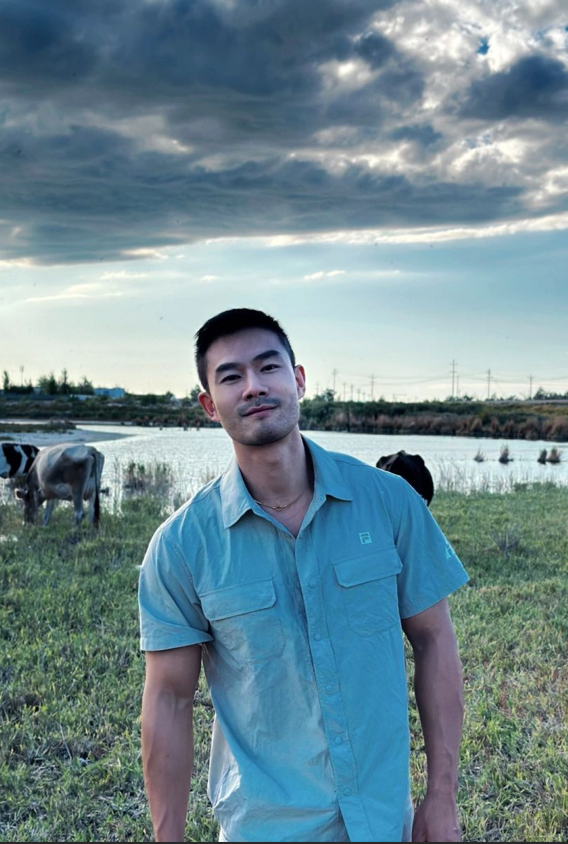 D785 照片967张 视频52个 中国男 有风景美食旅游正装照 朋友合照 有自拍照 自拍视频