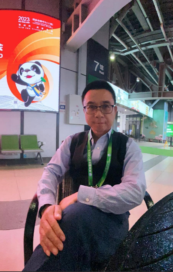 D786 照片4721张 视频9个 中国男 成熟大叔 气质成功人士 高尔夫 爬山 多国旅行