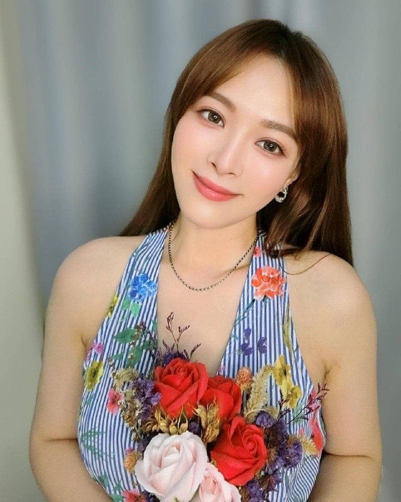 A421 照片4300张 视频237个 中国女 台湾 性感 气质 白富美 生活日常 旅游健身