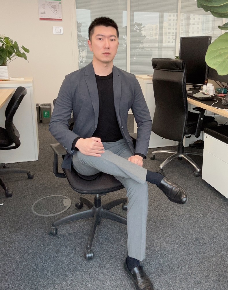 D825 照片451张 视频0个 中国男 成熟商务帅哥 有正装 工作 生活 日常