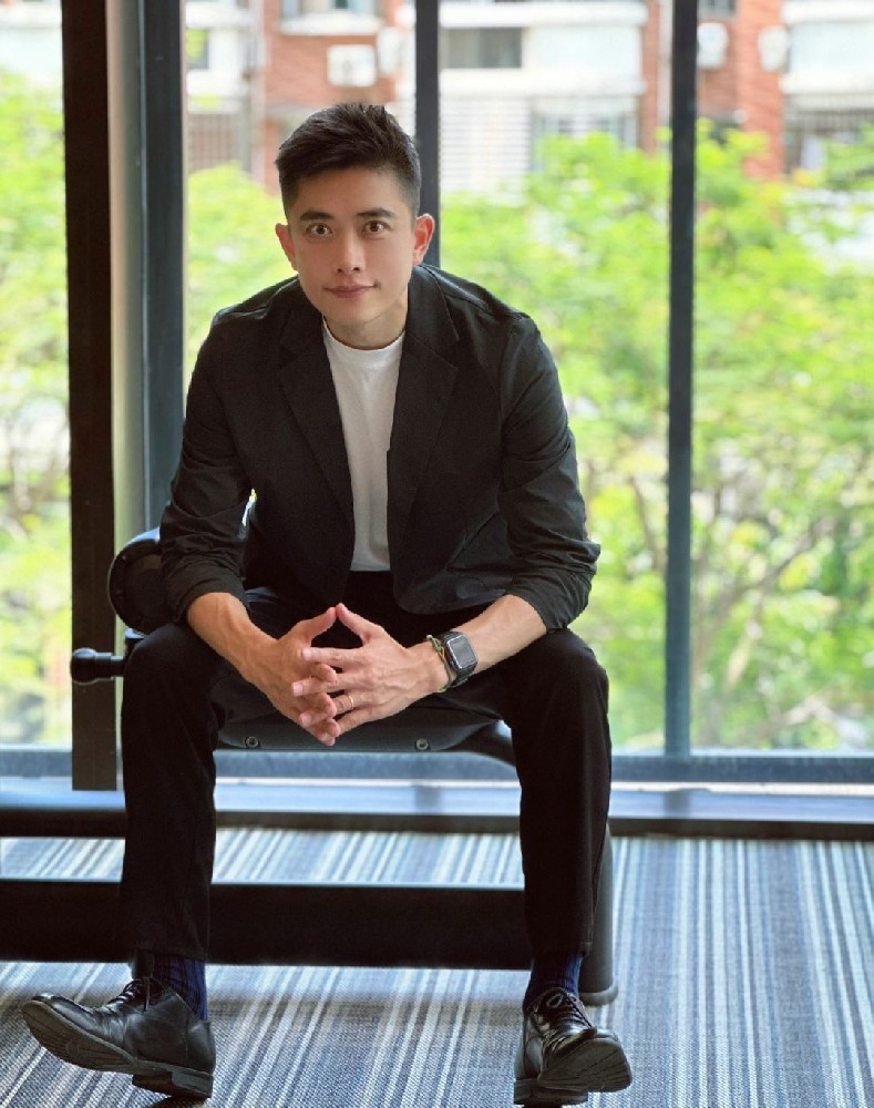 D832 照片2147张 视频1个 中国男 成熟男士   生活工作日常 他拍多 西装照多