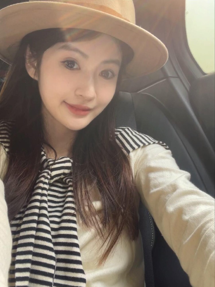 A436 照片339张 视频34个 中国女 学生 校园生活 武汉大学 高材生