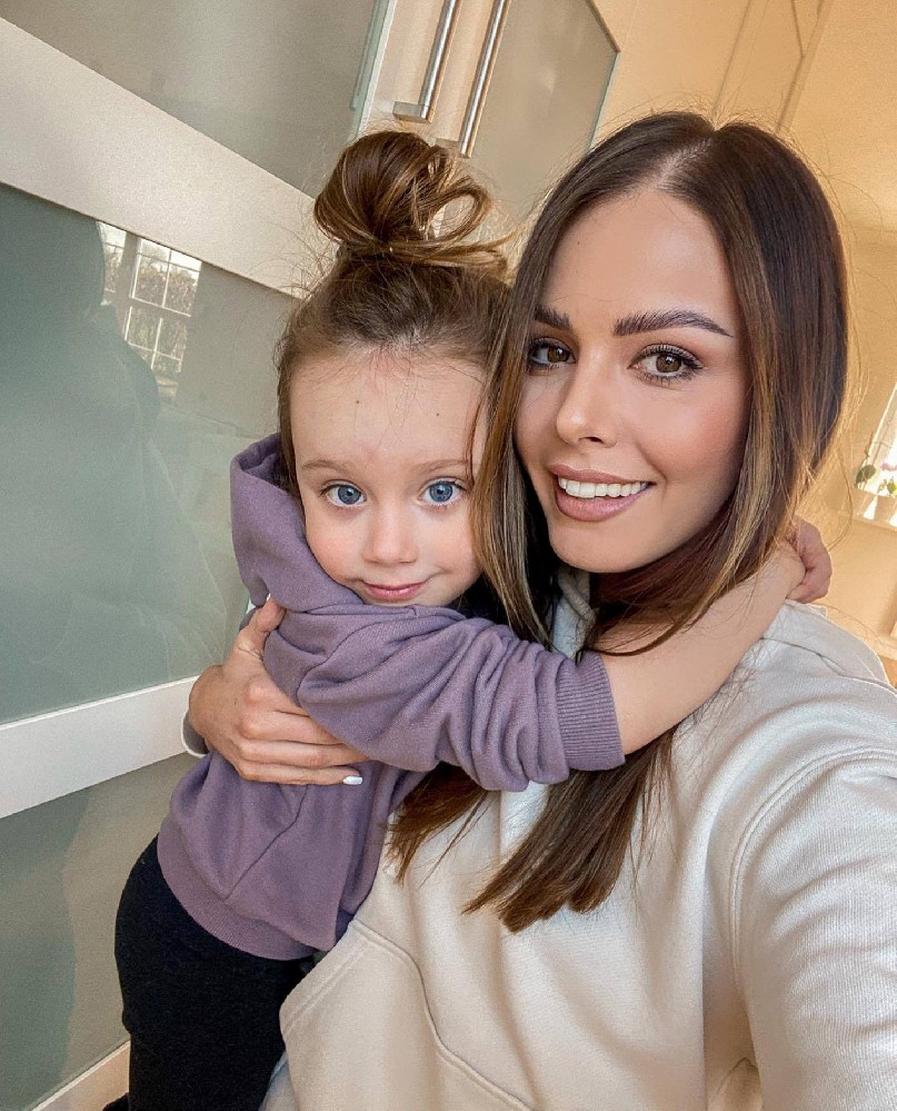 N069 照片1892张 视频288个 欧美女 宝妈 生活日常 旅游 健身 有亲子照片和视频