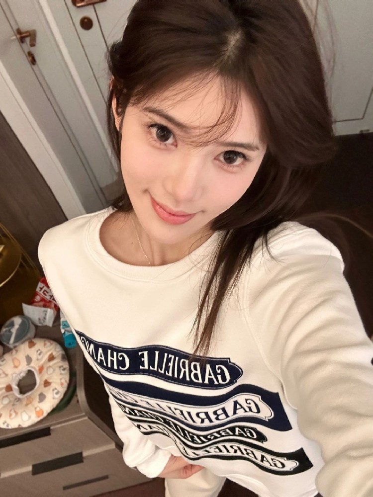 A493 照片635张 视频171个 中国女 气质年轻美女 生活日常 旅游 自拍多 自拍视频多