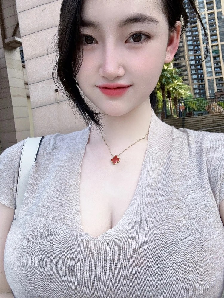 L152 照片663张 视频130个 中国女 高颜值美女小姐姐 真实 视频多