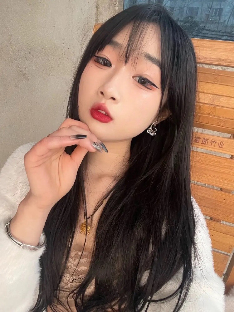 L170 照片451张 视频355个 中国女 少女 学生 真实 可爱 视频多 丝袜 性感 秀身材