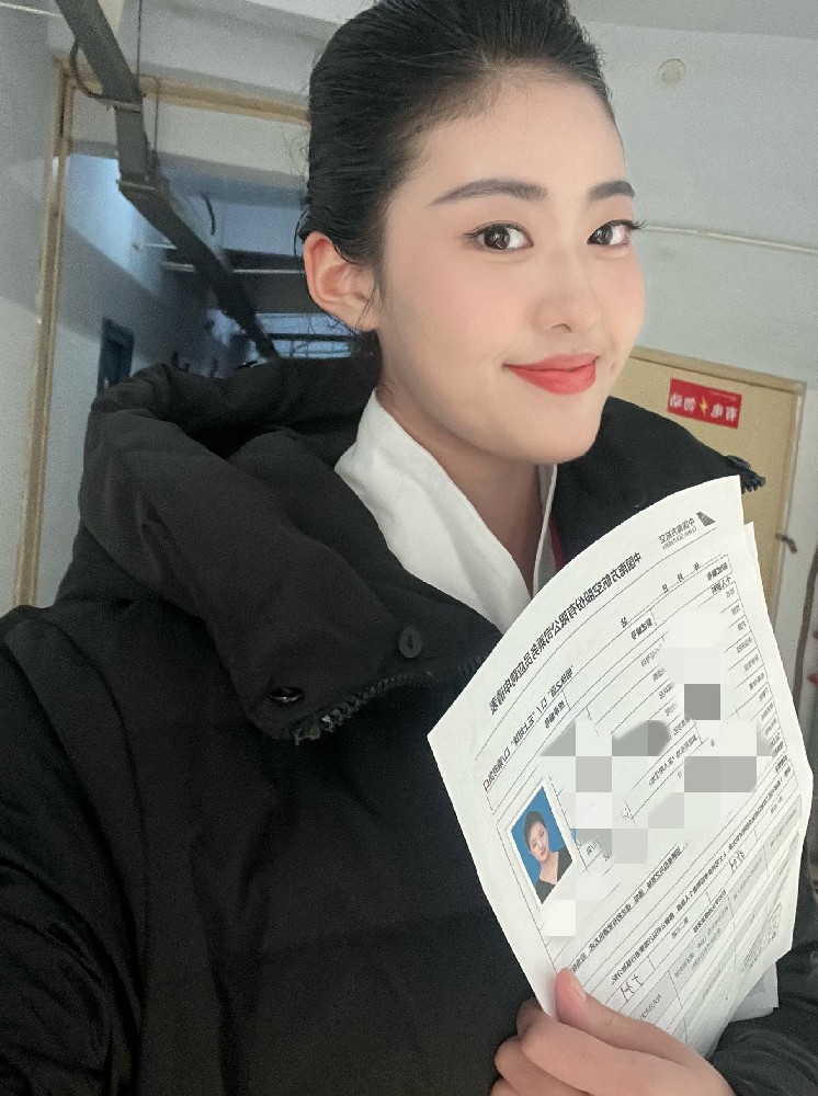 A573 照片331张 视频69个 中国女 应届空姐 美女 生活日常 旅游 工作