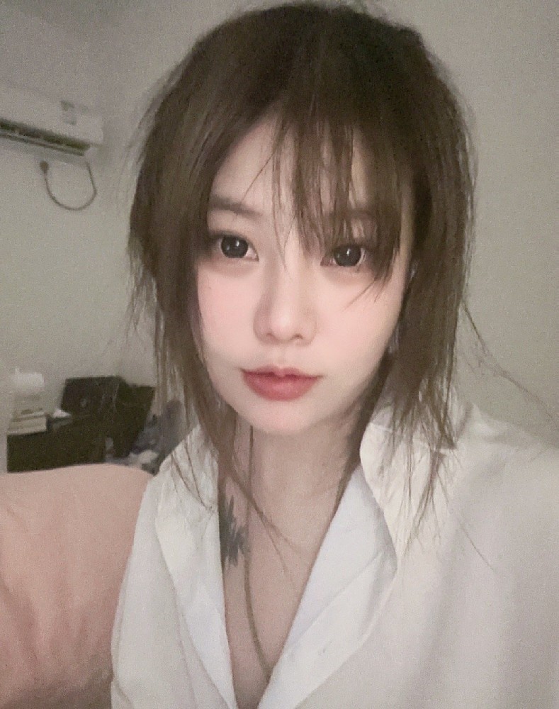 A602 照片884张 视频670个 中国女 性感 丝袜 生活日常 旅游 机车 真实