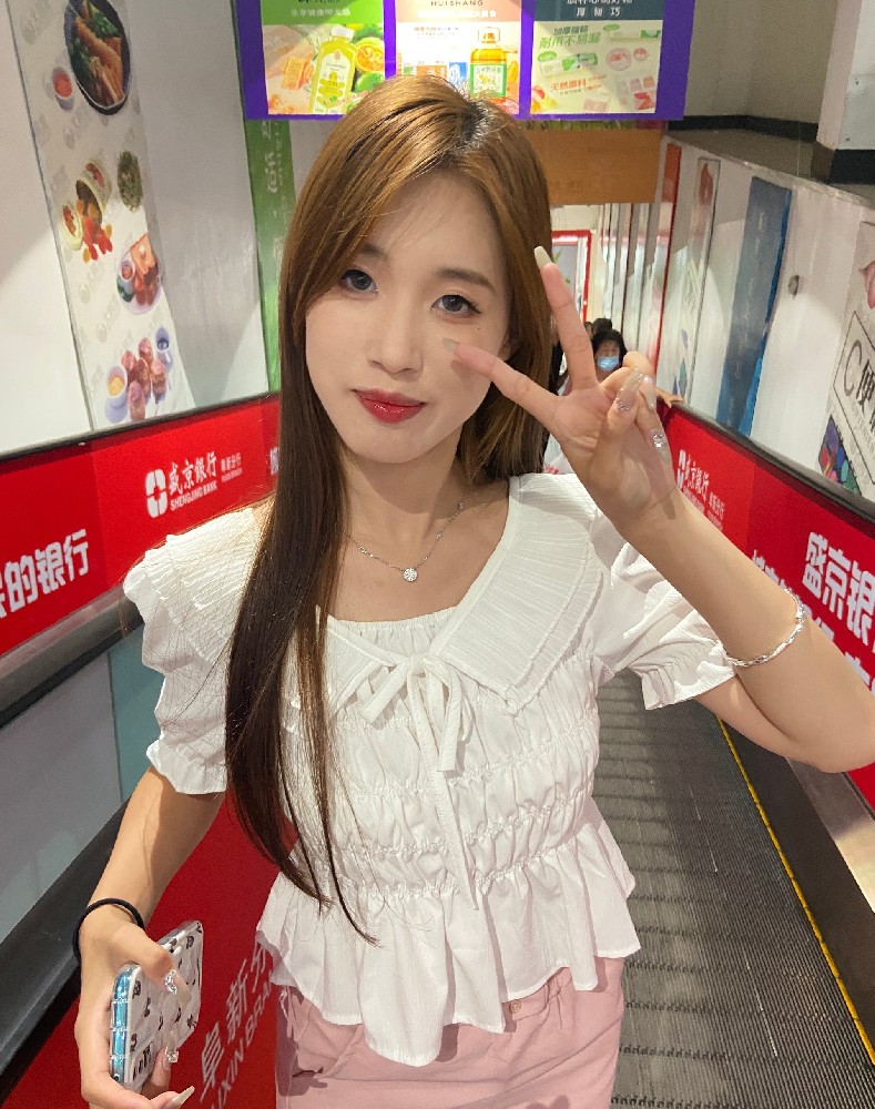 A635 照片149张 视频99个 中国女 年轻美女 真实 生活日常 旅游