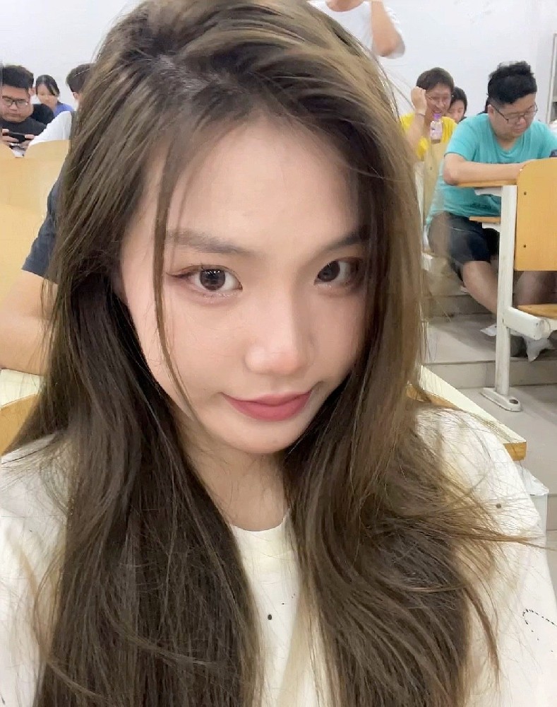 A660 照片1709张 视频691个 中国女 大学生 小姐姐 可爱 真实 生活日常 旅游