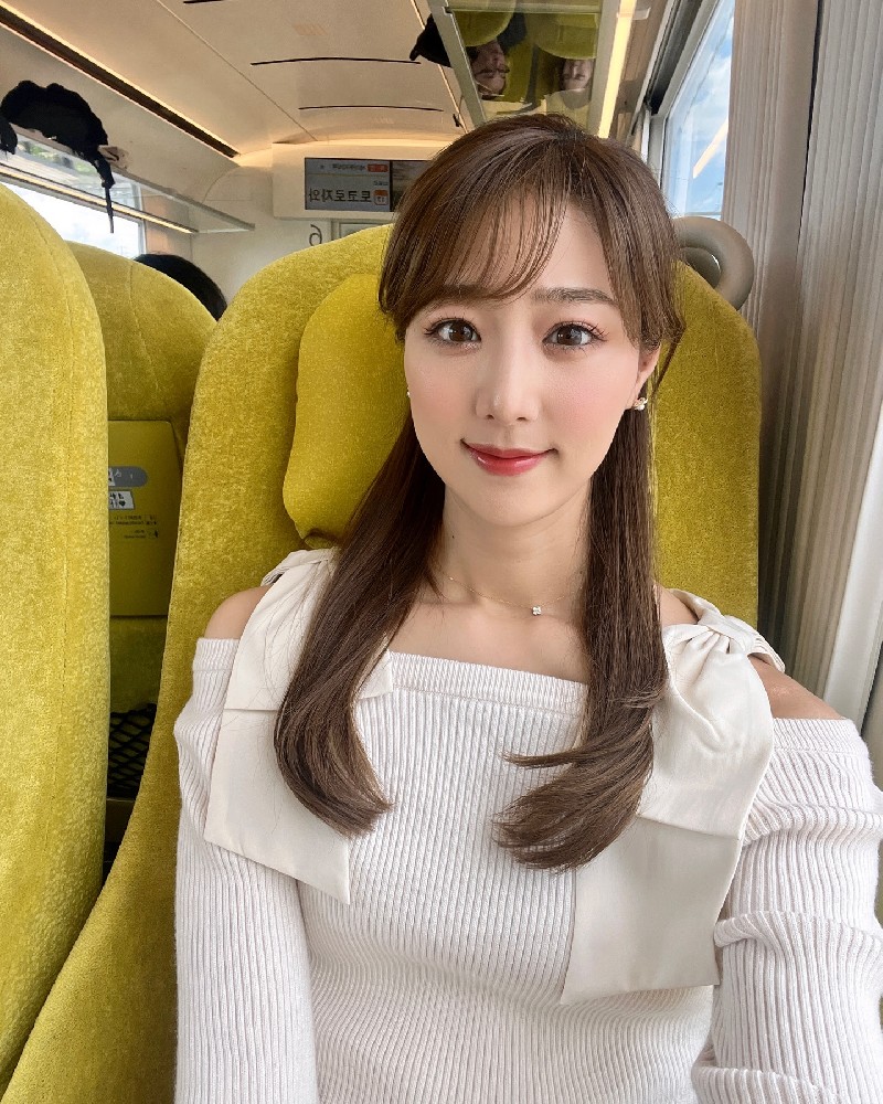 A704 照片779张 视频126个 日本 美女 日常 生活 养狗 高尔夫 弹琴 自拍多