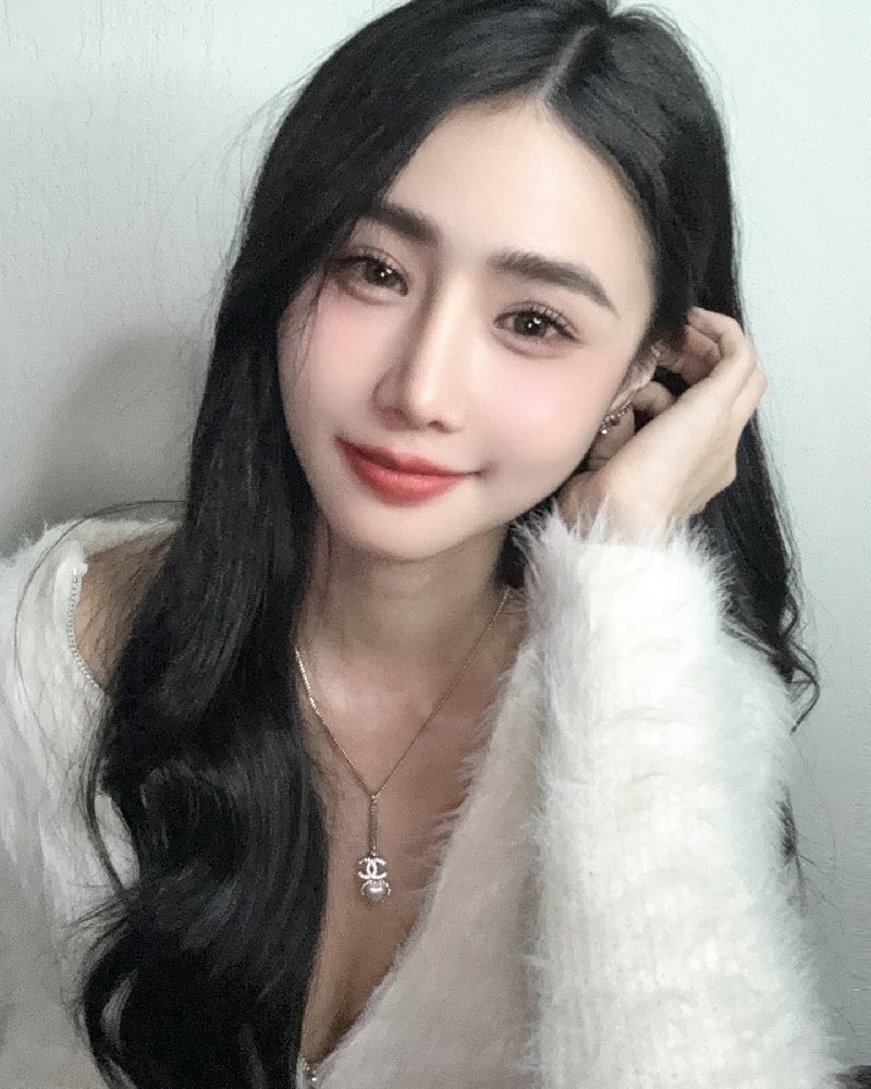 A825 照片1773张 视频115个 中国女 气质白富美 生活日常 旅游 自拍多