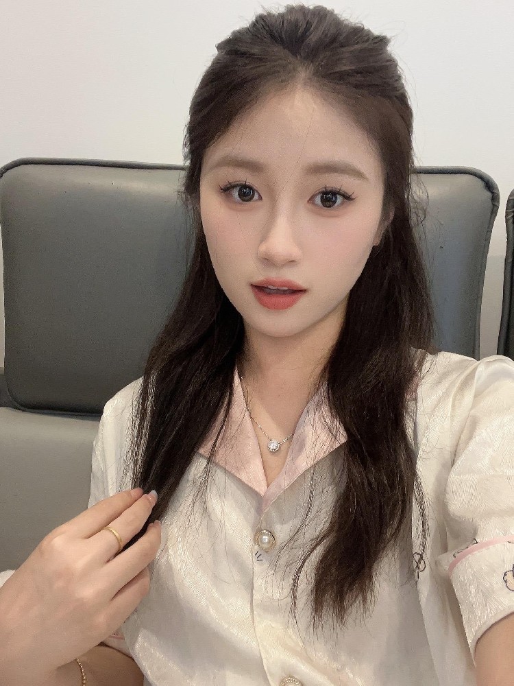 A843 照片287张 视频44个 中国女 年轻少妇 真实 生活日常 旅游