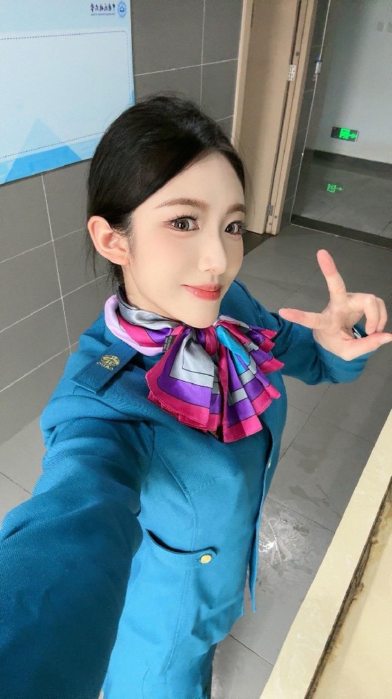 A890 照片532张 视频110个 中国女 美女空姐 生活日常 旅游 工作