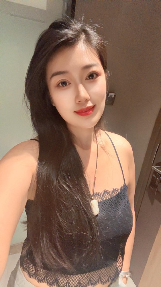 A909 照片373张 视频128个 中国女 成熟少妇 生活日常 旅游 自拍多