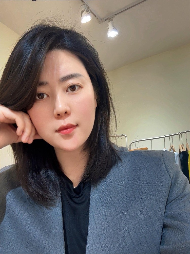 A916 照片797张 视频943个 中国女 成熟少妇 宝妈 宝妈 带娃 生活日常 美食 旅游 工作 真实