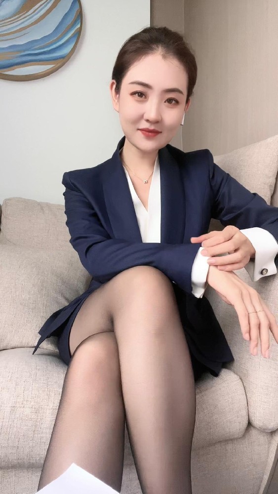 A921 照片277张 视频292个 中国女 前台 气质少妇 生活日常 工作 旅游 真实